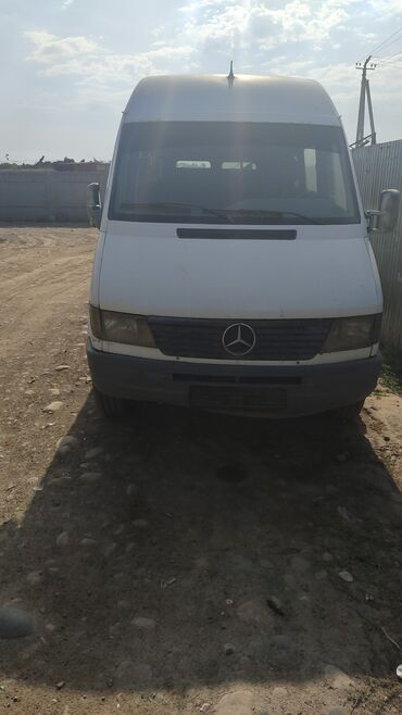 срочна сатылат машина: Микроавтобус Mercedes-Benz Sprinter белого цвета, предназначенный для