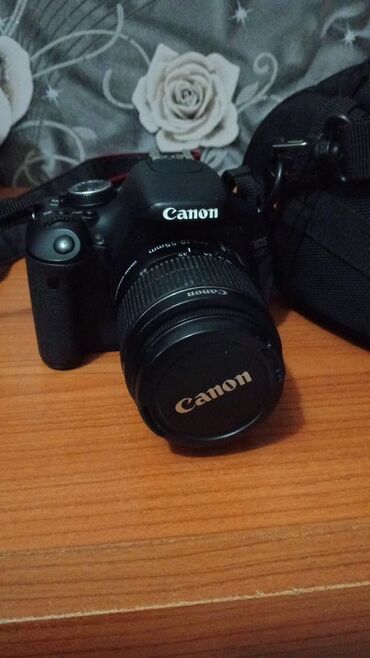 футляр для фотоаппарата canon: Canon EOS DSLR fotoaparat dəsti - Brend/model: Canon EOS seriyası