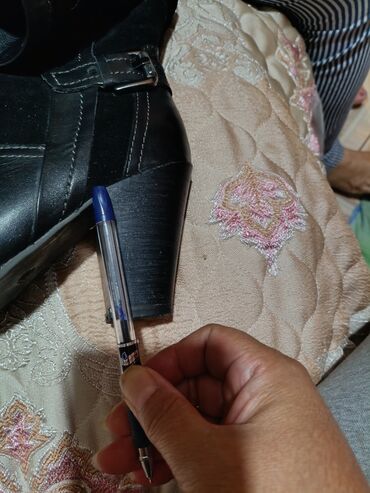 Сапоги: Продаю сапоги демисезонные, производство эмираты,одевали два раза — 6