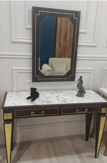 Вазы: Dresuar. Uzunluğu 132sm Eni 45sm. Qiyməti 145 AZN. REAL ALICIYA
