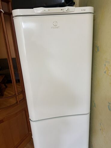 Soyuducular: 2 qapılı Indesit Soyuducu Satılır, rəng - Ağ