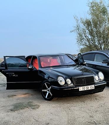 mercedes rolu: Mercedes-Benz E-Class: 2.4 l | 1998 il Sedan — 1