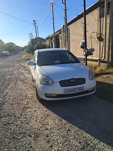Hyundai: Hyundai Accent: 1.4 l | 2010 il Sedan — 1