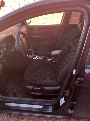 Ford: Ford Focus – universal (kombi) kuzov, qara rəng. Xarici: - Universal — 7