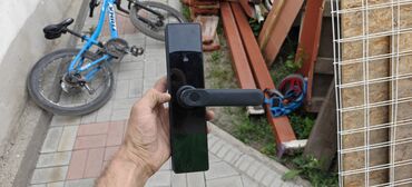 Эшиктер жана комплектөөчүлөр: Эшиктин кулпусу, Өзү алып кетүү, Акылуу жеткирүү