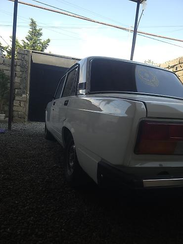 celiloglu elaqe nomresi: VAZ 2107, ağ rəng, sedan gövdə. Xüsusiyyətlər: - Klassik “07” — 4
