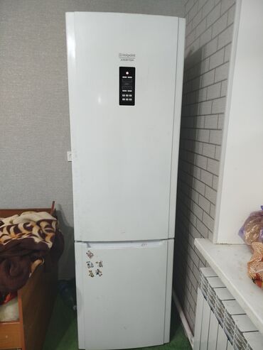 аристон сатып алам: Муздаткыч Hotpoint Ariston, Колдонулган, Эки камералуу, 60 * 190 *