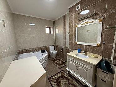 Продажа коттеджей и домов: Район Ташрабат Матросова/Медерова 3 уровневый особняк 📍 р-н — 5