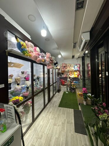 магазин инструментов: Продается цветочный бизнес в центре города, с отличным расположением