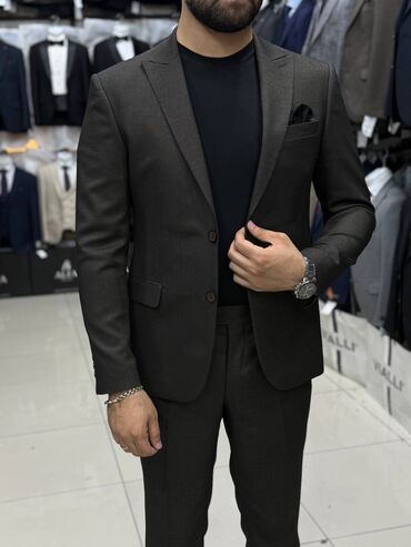 Kostyumlar: Kişi Kostyum Dəstləri - Klassik və modern kəsim: dar siluet, çiynə — 41
