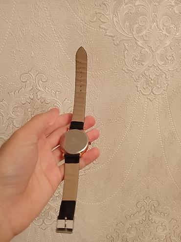 saat barter: Zərif dizaynlı uniseks qol saatı - Brend işarəsi: Chanel (korpus — 2