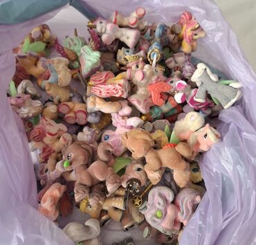 Igračke: Obiman set igračaka inspirisan serijalom My Little Pony. Uključuje na lalafo.rs — 9 Igračke: Obiman set igračaka inspirisan serijalom My Little Pony. Uključuje — 9