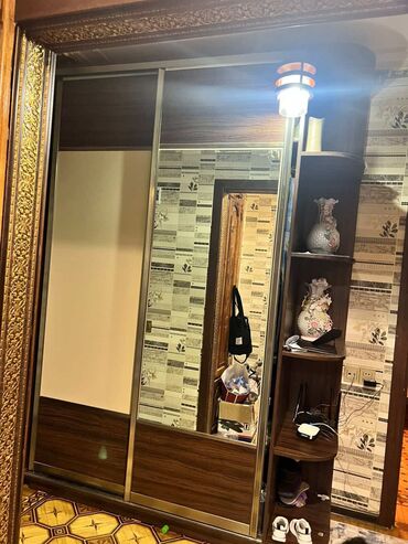 Çilçıraqlar: Dehliz dolabi 200 azn. Ölçü 180*280, derinlik 40. Hecbir deffekti