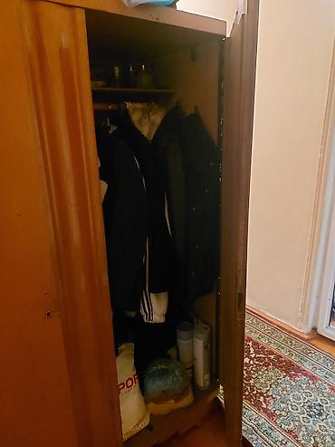 islenmis skaf: Taxta paltar şkafı - Klassik iki bölməli quruluş: bir tərəf asılqan — 2
