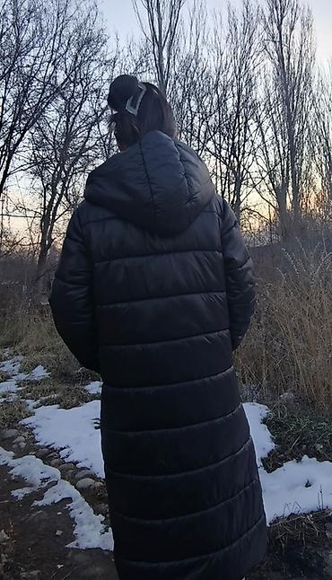 Пальто: Длинное пальто из мягкого «тедди» (овчинка) молочного цвета. - — 9