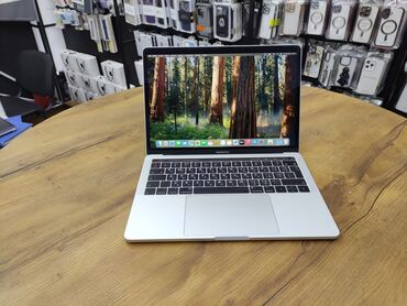 Apple MacBook: Apple MacBook, 13.3 ", Intel Core i5, 256 GB