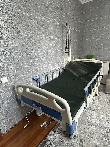 Медицинская мебель: Функциональная медицинская кровать с механическими приводами - — 1