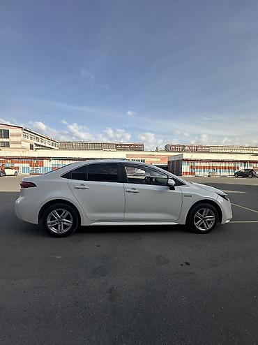купить витц: Toyota Corolla: 2022 г., 1.8 л, Вариатор, Гибрид, Седан — 9
