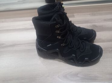 rezin bot: Qara rəngli kişi trekking/taktiki üslubda bot - Model: orta boğazlı