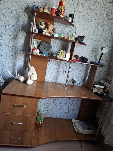 компьютерный письменный стол: Продаю стол б/у