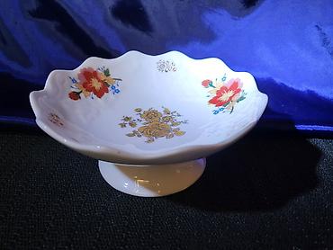 Stare vaze i dekor: Porcelanska nova,vintaz bombonijera. Porcelanska bombonijera,sve na — 1