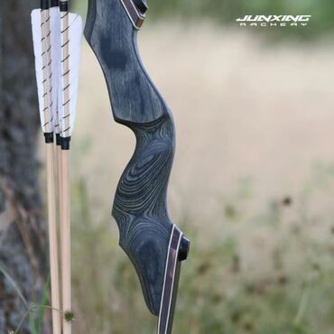 лук оружие: Изогнутый лук от JUNXING ARCHERY с рукоятью из серого дерева и темными
