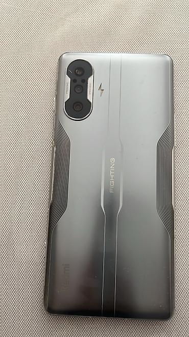 gaming telefon: Xiaomi Redmi K40 gaming seriyasına aid smartfon. Arxa paneldə — 1