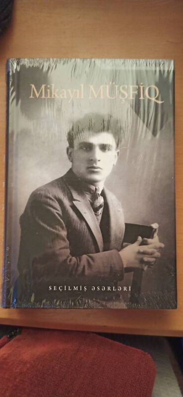 Kitablar, jurnallar, CD, DVD: Bu kitabda Mikayıl Müşfiqin seçilmiş əsərləri dərc olunmuşdur. Sayı