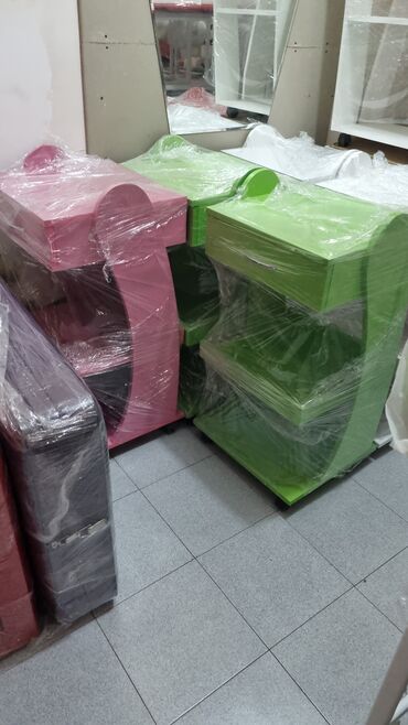 Rəflər, etajerkalar: Daşıyıcı Etejerka Kosmetoloji tibbi ləvazimatları yerləşdirmək üçün — 8