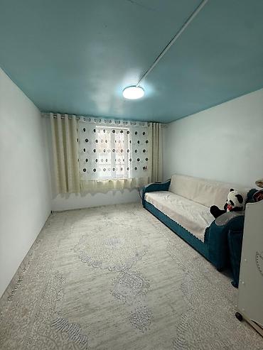 Продажа коттеджей и домов: Продается дом в ж/м Дордой Продается уютный дом. Материал стен: саман — 3