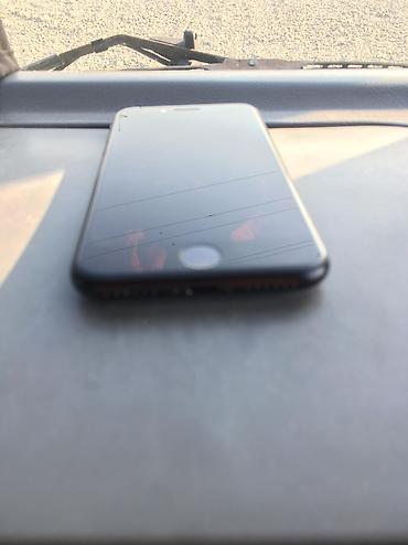 Apple iPhone: IPhone SE 2020, Qara, Barmaq izi — 10