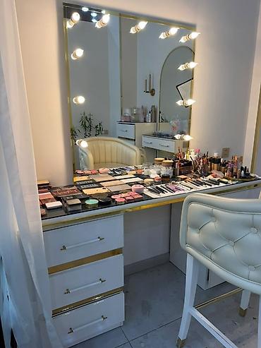 masa mebel: Vizaj/kosmetologiya üçün iş stolu və salon mebeli dəsti Qadin — 1