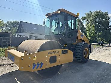 дордой одежды: Услуги грунтового/дорожного катка - Вибрационный каток XCMG XS163J — 2