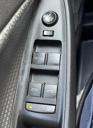 Chevrolet Onix: 2020 г., 1 л, Автомат, Бензин, Седан — 8