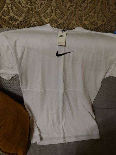 Köynəklər: Магазин закрылся в наличии осталось много качественных футболок — 1