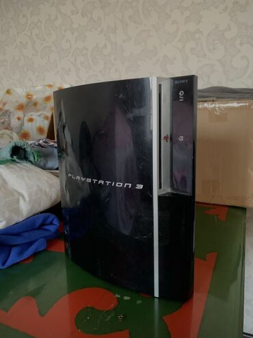 playstation три: Продаю playstation3 хорошего состояние, с одним джойстиком. Цена 6500