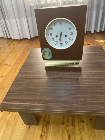 Əntiq saatlar: Taxta korpuslu, retro üslubda dizayn edilmiş masa saatı. Roma — 14