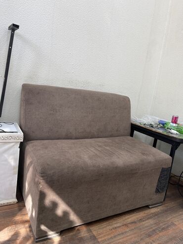 işlənmiş divanlar ucuz: İşlənmiş, Çatdırılma yoxdur