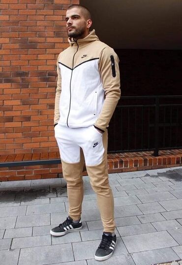Trenerke: Top Ponuda . NIKE TECH FLEECE TRENERKE Cena 4400 dinara Veličine S M — 24