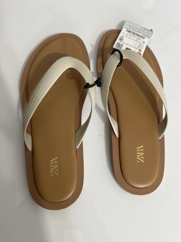 обув: Продаю шлепанцы Zara! Новые, 36 го размера, идут размер в размер! Цена