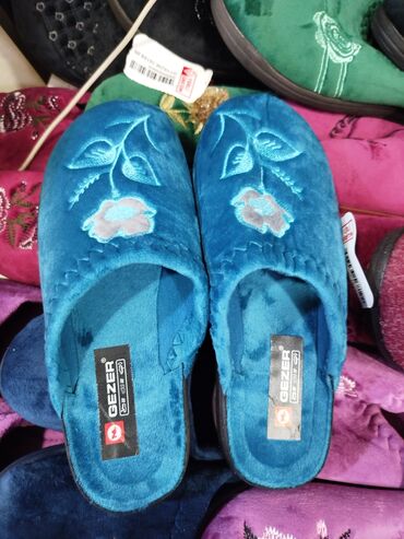 Домашние тапочки: Домашние тапочки GEZER - Мягкие плюшевые тапочки-мулы с открытой — 4