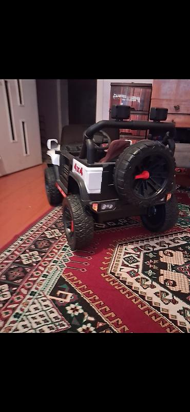 usaq ucun mekteb cantalari: Uşaq üçün elektrikli maşın – “Super Car” 4x4 tipli - Korpusu: ağ/qara — 2