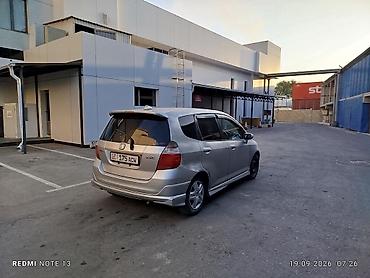 задние стопы на фуру: Honda Fit: 2004 г., 1.3 л, Вариатор, Бензин, Хэтчбэк — 4
