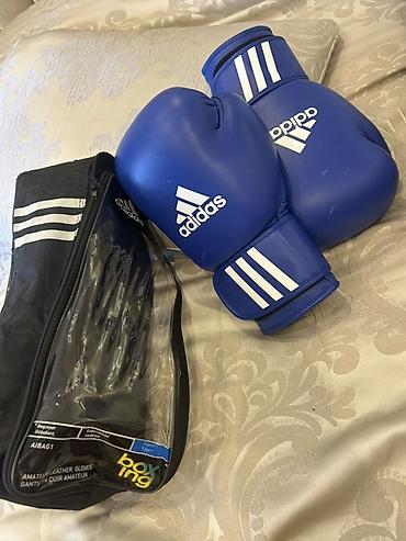Məhsul: Adidas AIBA Boxing Gloves – mavi rəng, 12 oz Təsvir: - Brend