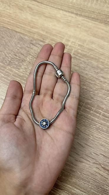 Aksesuarlar: Gümüş rəngli charm bilərzik Pandora bilerzik.120azn alınıb son yeri — 2