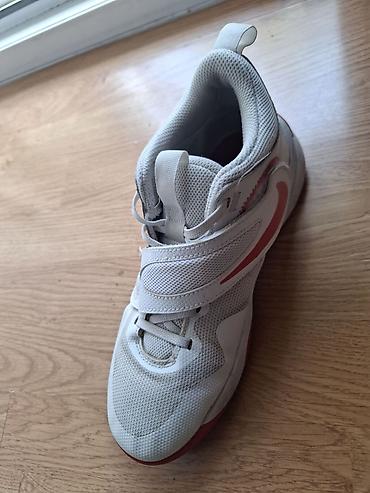 all star patike duboke: Patike za decu sa prepoznatljivim Nike dizajnom. Izrađene su od — 3