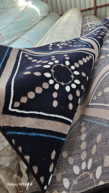 Бильярдные столы: Продаем ковролины для бильярдных клубов. в наличии. писать строго — 4