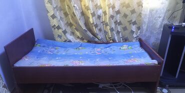 ходунок детский бу: Кровать детская б/у,140*60.Цена 500с!Село Военно Антоновка