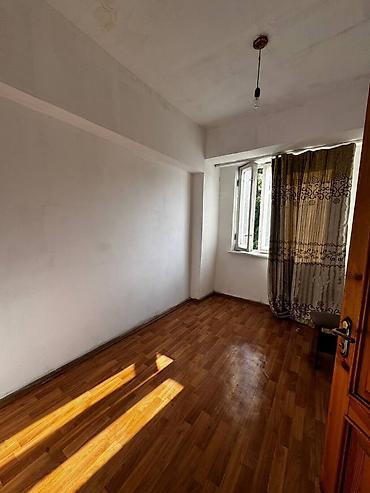 Продажа коттеджей и домов: Бишкек Продаётся 3-комнатная квартира. 📍 Район: пересечение ул at lalafo.kg — 6 Продажа коттеджей и домов: Бишкек Продаётся 3-комнатная квартира. 📍 Район: пересечение ул — 6