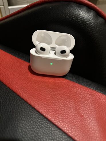 nauşnikler: Apple Airpods 3 original. Whatsappla yaza bilersiniz